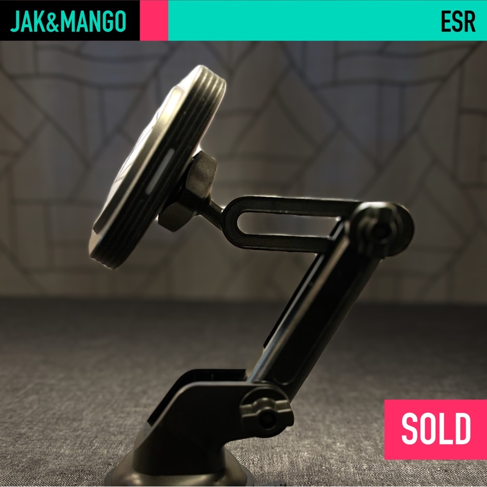 SOLD! ESR HaloLock Dashboard Magnetic Wireless Charger